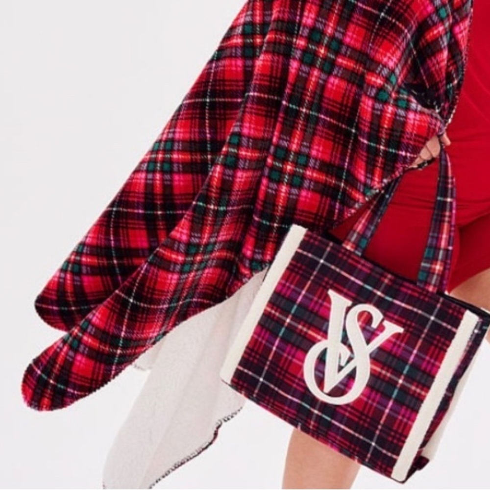 VS Victoria’s Secret Plaid Tote & Tartan Plaid Blanket NWTS New